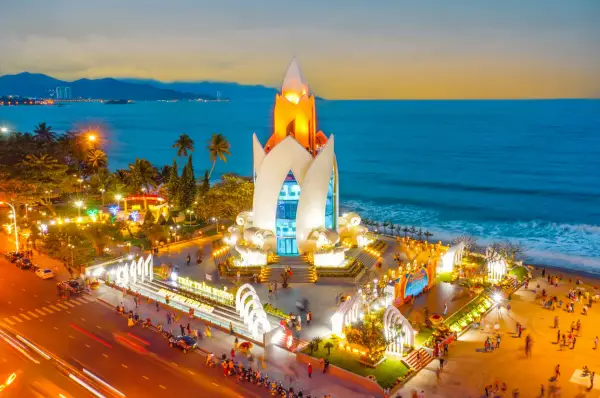Tháp Trầm Hương Nha Trang: Biểu tượng nghệ thuật bên bờ biển xanh